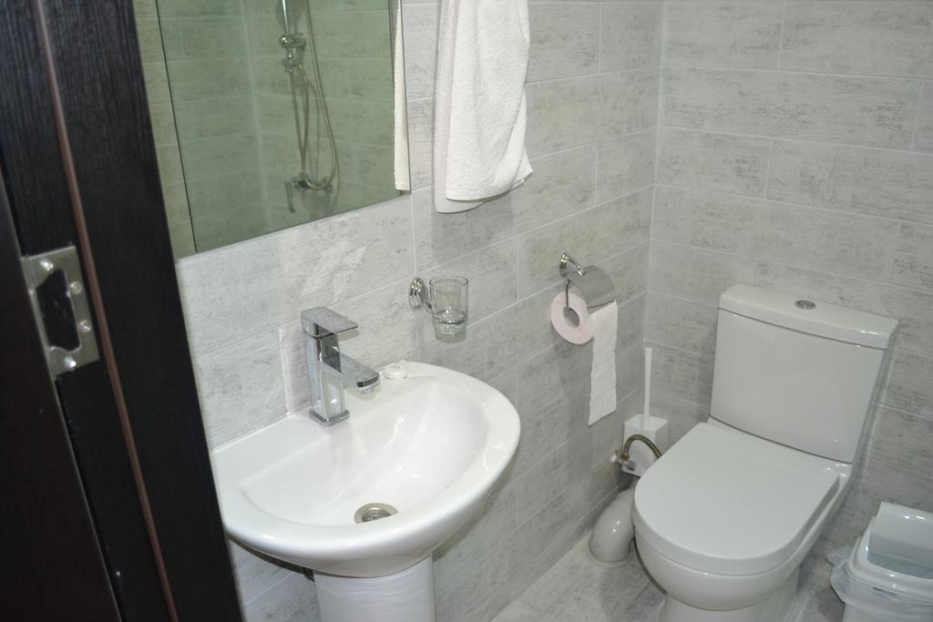 Family Apartment In Avlabari Tbilisi Exterior foto